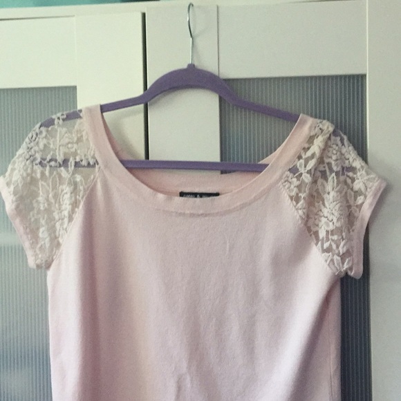 Pink top with lace sleeves - Picture 2 of 2